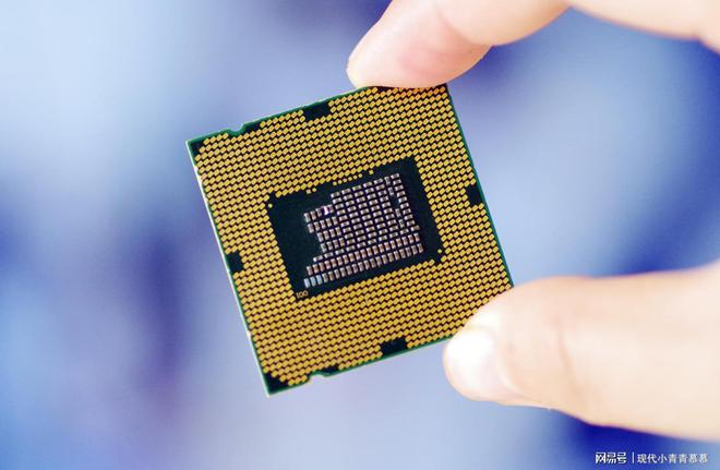 中国近三年芯片进口额对比：21年28万亿22年276万亿23